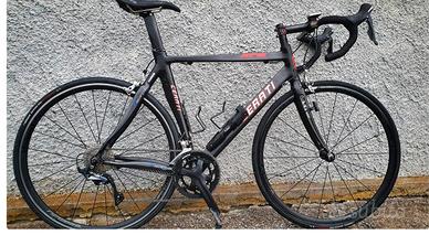 bicicletta corsa telaio carbonio.