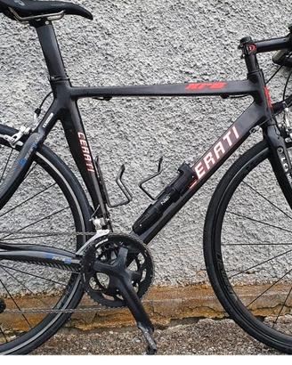 bicicletta corsa telaio carbonio.