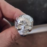 Anello a teschio