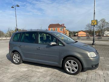 Volkswagen Touran 1.6 16V FSI Highline UNI.PRO 12 