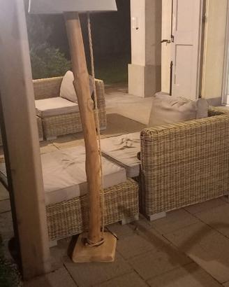 Lampada con tronco in legno