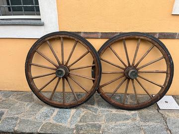 Coppia di Ruote in Legno Antiche per Calesse