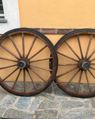 Coppia di Ruote in Legno Antiche per Calesse