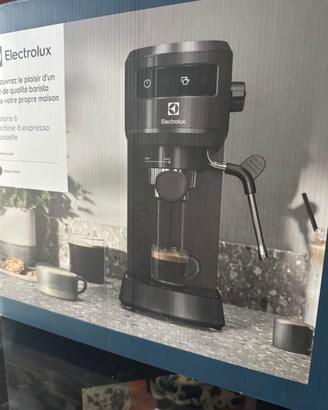 Macchina da caffè e monta latte electrolux