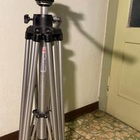 Cavalletti professionali Manfrotto e Hitachi.