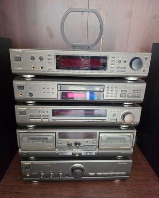 Stereo Technics con telecomandi e brochure