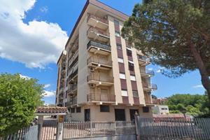 Locale commerciale 200 mq Frosinone Via Rieti