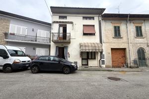 CASA SEMINDIPENDENTE A SERRAVALLE PISTOIESE