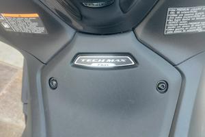  Yamaha -max 560