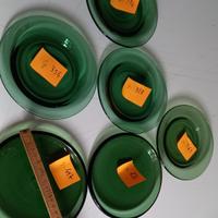 pregiati piattini vetro verde soffiato