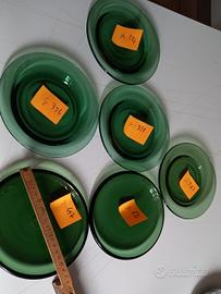 pregiati piattini vetro verde soffiato