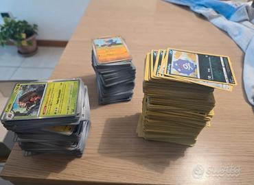 Lotto carte pokemon e codici per pokemon online