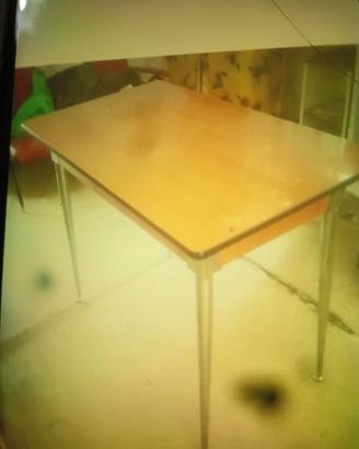 tavolo in formica 