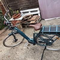 bici citta elettrica con pedalata assisistita
