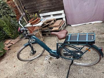 bici citta elettrica con pedalata assisistita