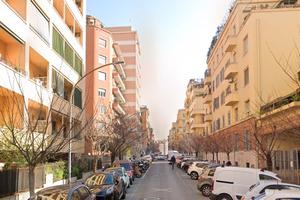 Tuscolana soleggiato trilocale arredato