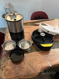 Distributore cibo umido e secco per gatti