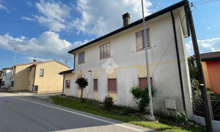 Casa indipendente a Bagnoli di sopra di 235 mq