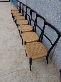 Sedie nere con corda 