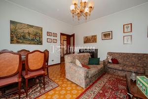 SOLUZIONE BIFAMILIARE CON RUSTICO E TERRENO