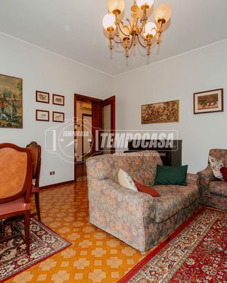 SOLUZIONE BIFAMILIARE CON RUSTICO E TERRENO