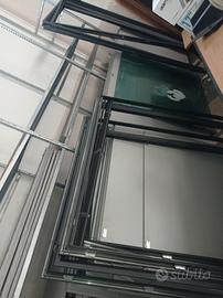 pareti per ufficio con finestre e porta in vetro 