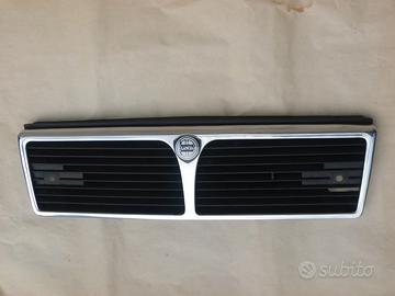 Lancia Thema Turbo Griglia anteriore.