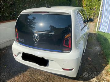 Vettura UP Volkswagen Elettrica