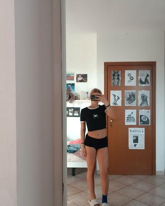 maglia aderente ragno ragazza
