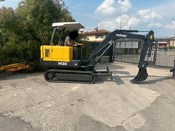 E236 - Escavatore 30 q Hanix