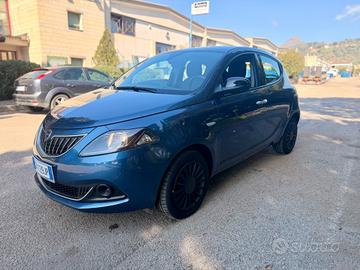 Lancia Ypsilon 1.0 FireFly 5 porte S&S Hybrid Albe
