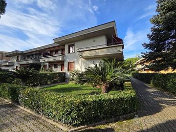 Appartamento di 150 m² con 5 locali a Massa