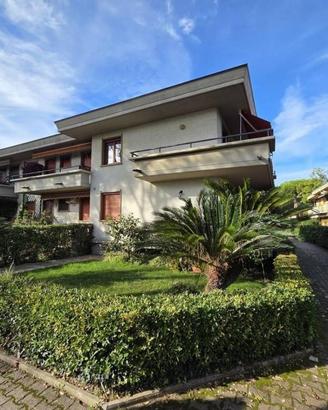 Appartamento di 150 m² con 5 locali a Massa