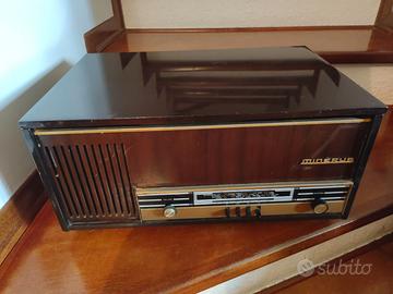Radio d'epoca MINERVA con giradischi