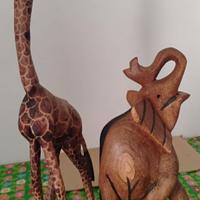 Statuette di legno di varie misure