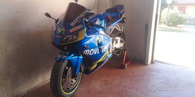 moto sportiva CBR 600rr Movistar