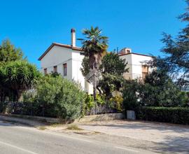 CASA SEMINDIPENDENTE A MONTEPRANDONE