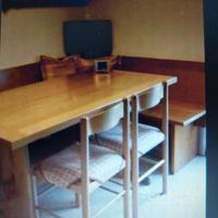 TAVOLO E PANCA AD ANGOLO IN PINO E 2 SEDIE