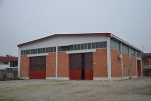 Ferrara capannone di mq. 500 con ampio scoperto