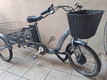Bicicletta per adulto elettrica 3 ruote NUOVA