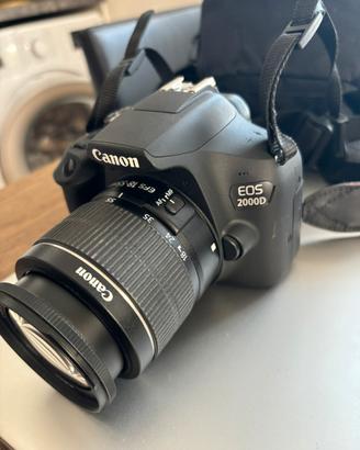 Fotocamera Canon EOS 2000D + 2 obiettivi