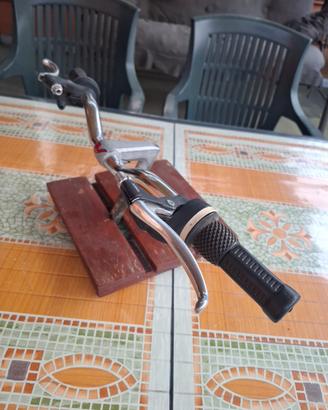 Manubrio bici  22.1 mm con  pipa e leve cambio.