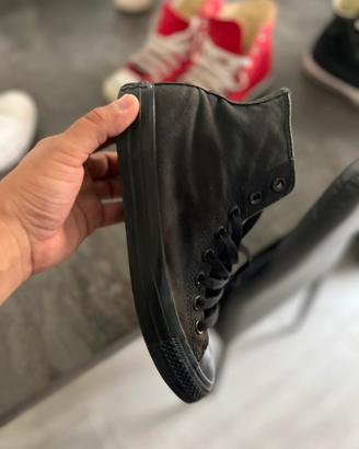 Scarpe converse originali e quasi nuovir