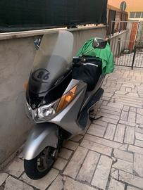 Suzuki burgman 400 anno 2005  con 22000 km