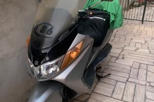Suzuki burgman 400 anno 2005  con 22000 km
