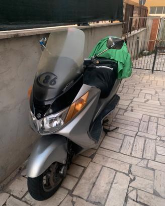 Suzuki burgman 400 anno 2005  con 22000 km