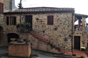 Terratetto con ampio giardino ed annesso