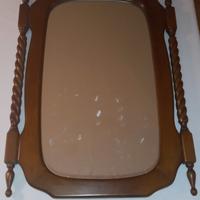 specchio con cornice in legno