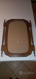 specchio con cornice in legno