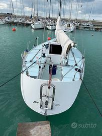 Barca a vela in legno lamellare